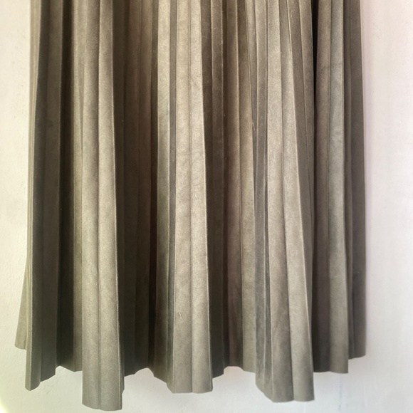 Zara XL Pleated Faux Suede Skirt - Picture 9 of 14
